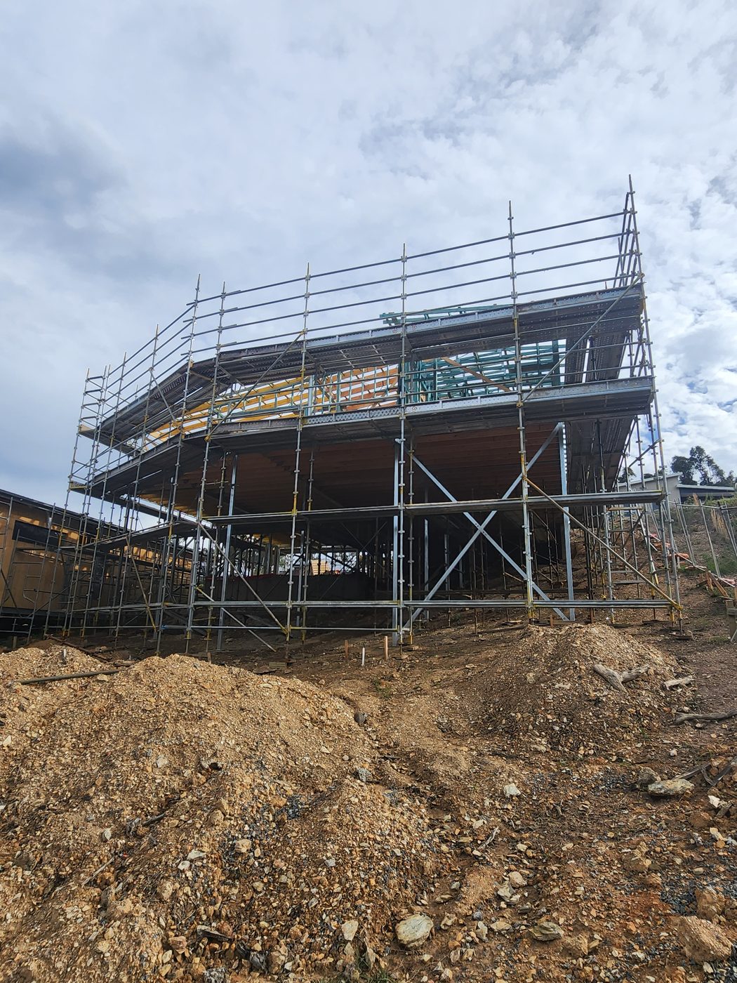 Multi-level scaffold on a sloping site