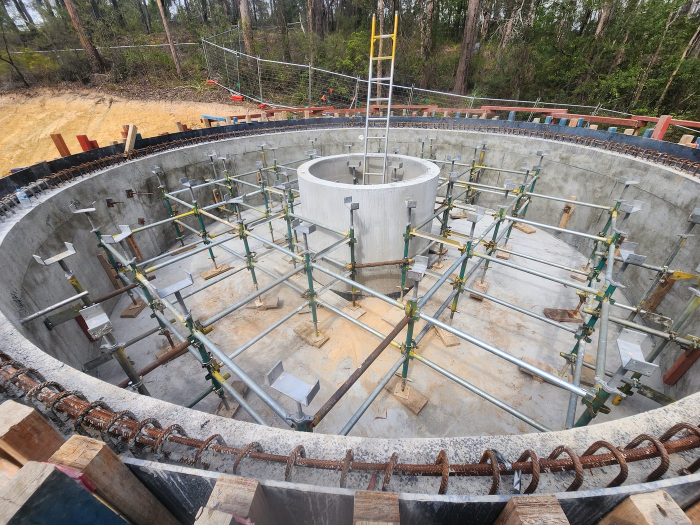 Kwikstage propping inside a circular concrete tank