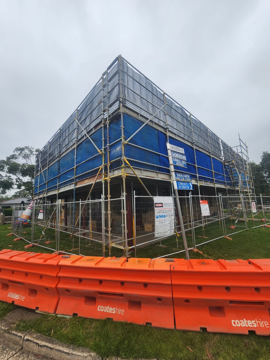 Fully wrapped scaffold containment